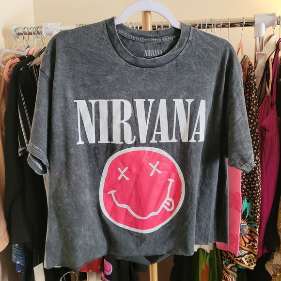 NIRVANA Band Tee Black and Red Distressed T-Shirt Raw Hem Tshirt Size Large - Picture 3 of 7